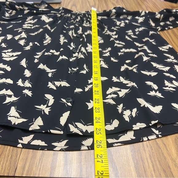 🦄SOLD🦄 Tucker The Classic Blouse in Butterflies, Silk - Picture 11 of 12